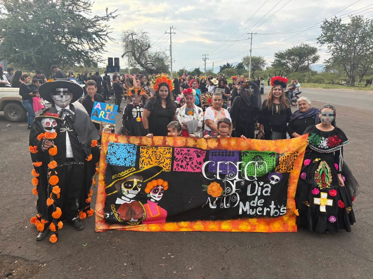 CEDECO de Ario de Rayón celebra el Día de Muertos con tradicional desfile